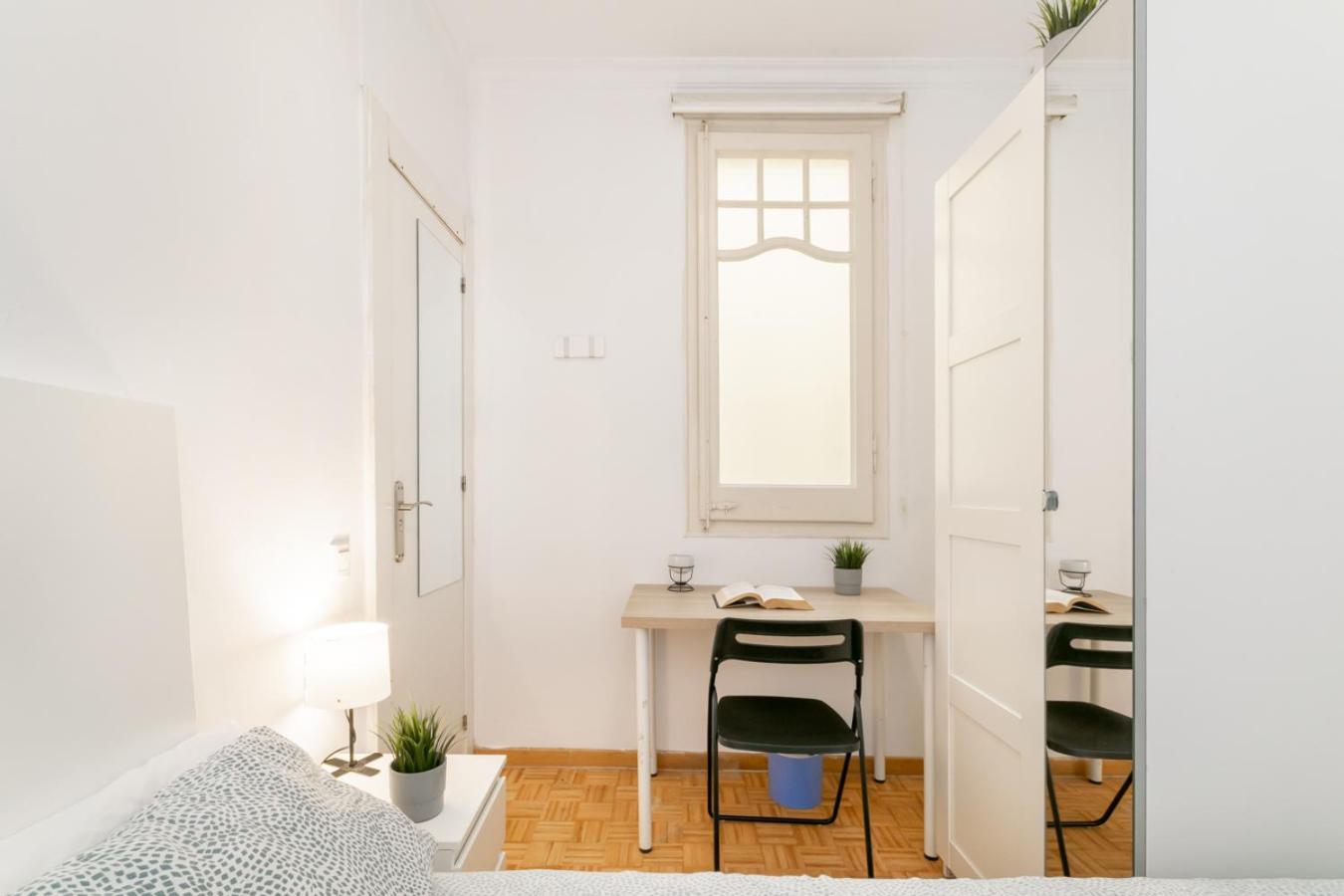 Balmes Private Rooms Барселона Екстериор снимка
