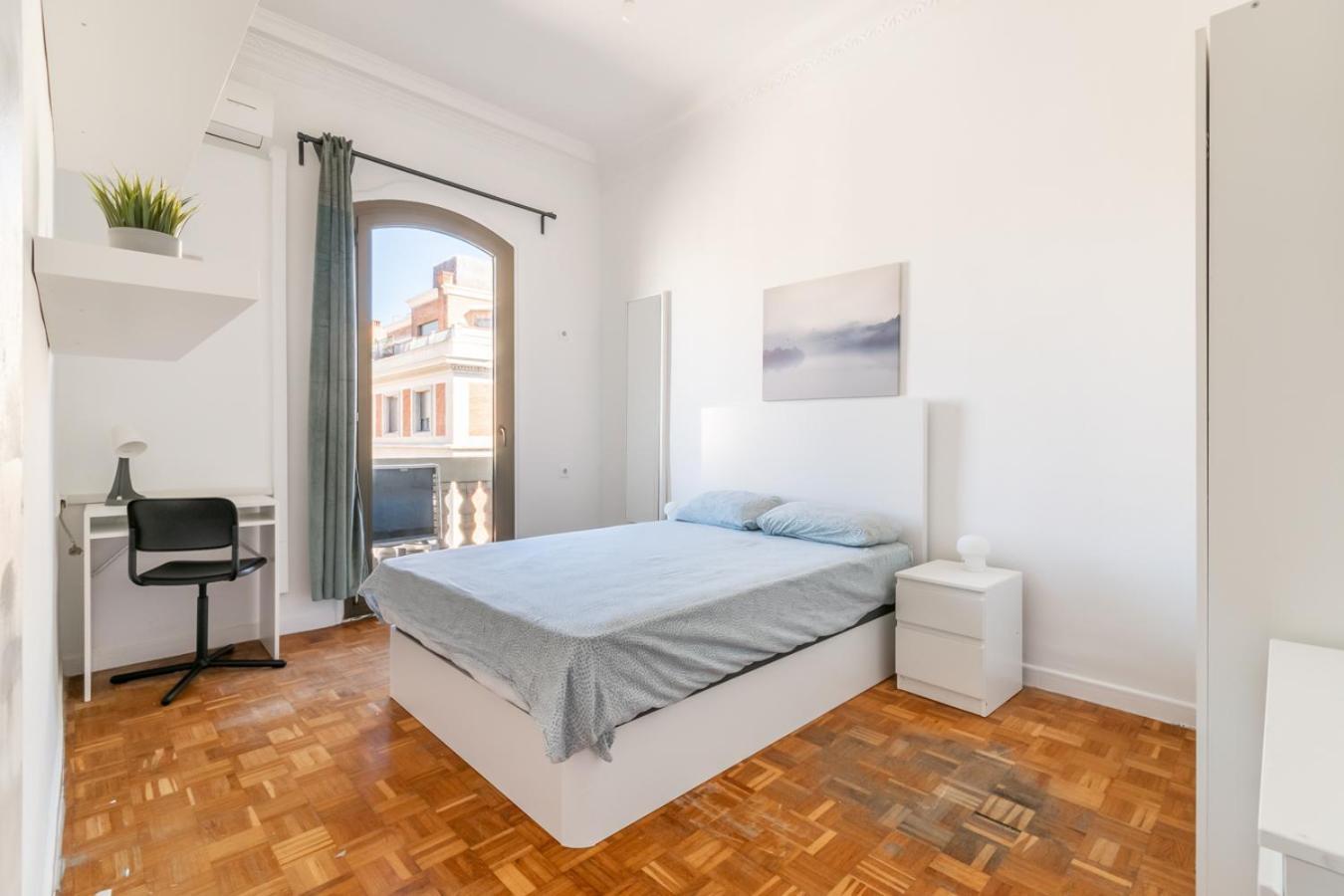 Balmes Private Rooms Барселона Екстериор снимка