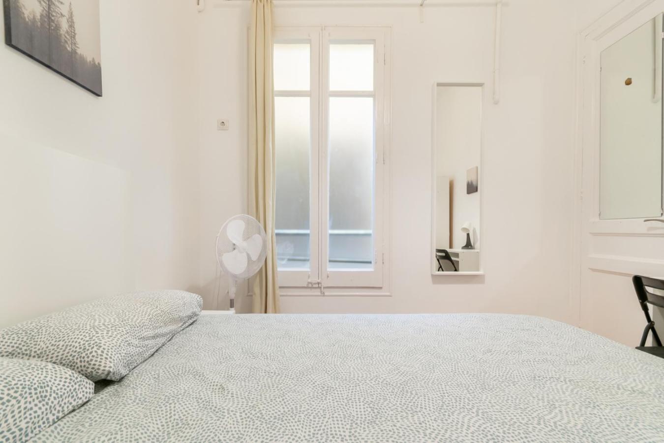 Balmes Private Rooms Барселона Екстериор снимка