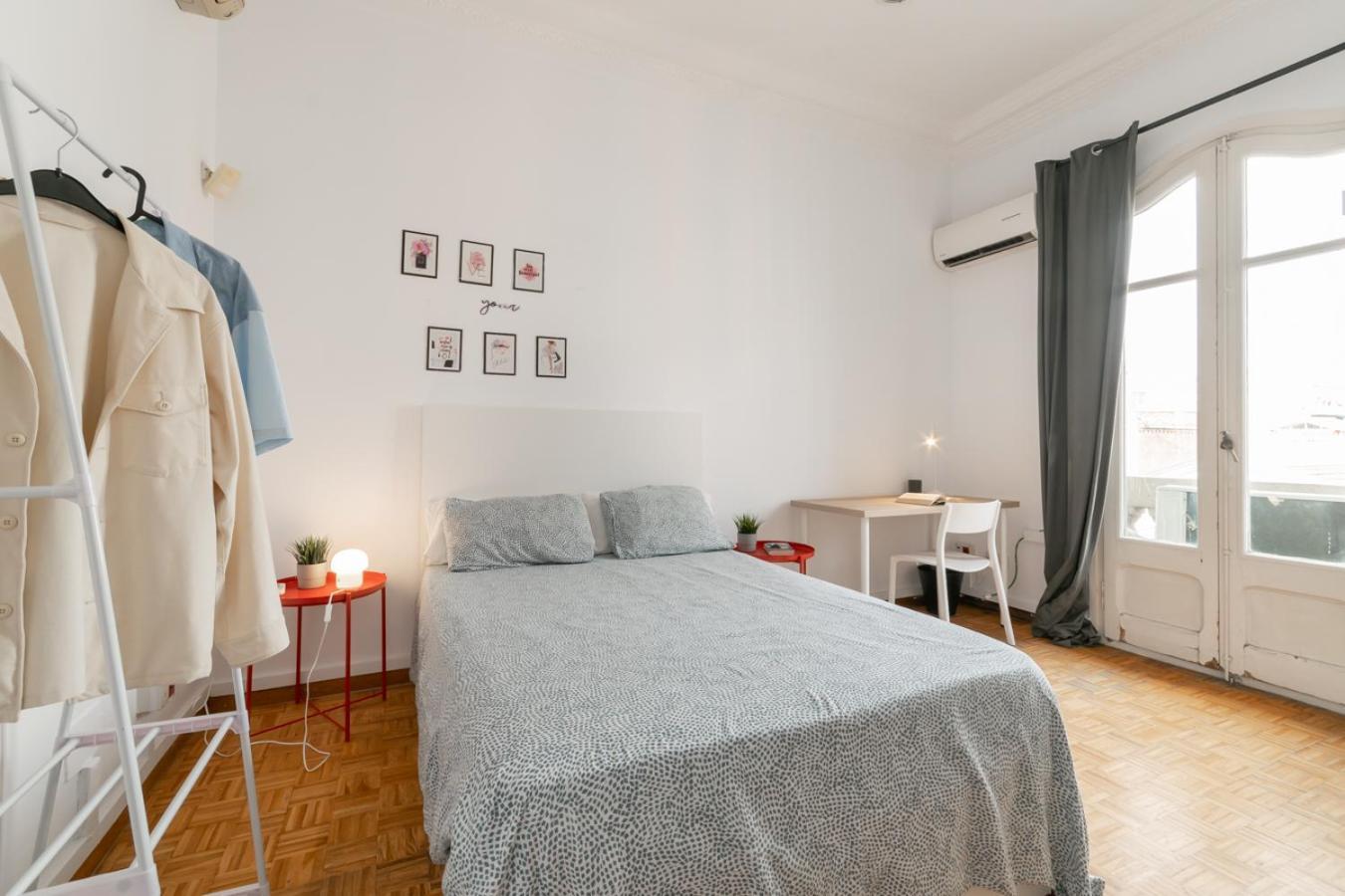 Balmes Private Rooms Барселона Екстериор снимка