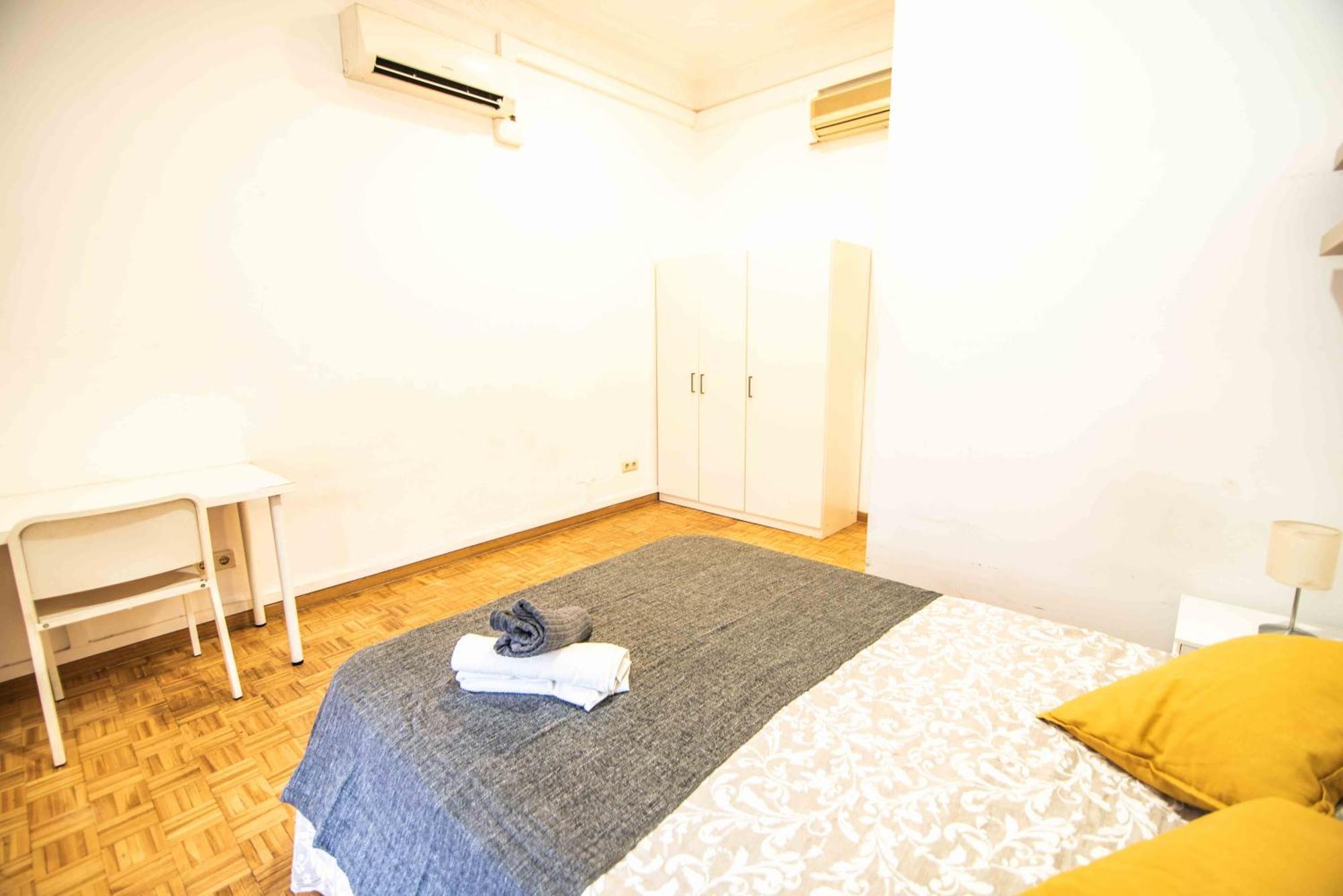 Balmes Private Rooms Барселона Екстериор снимка