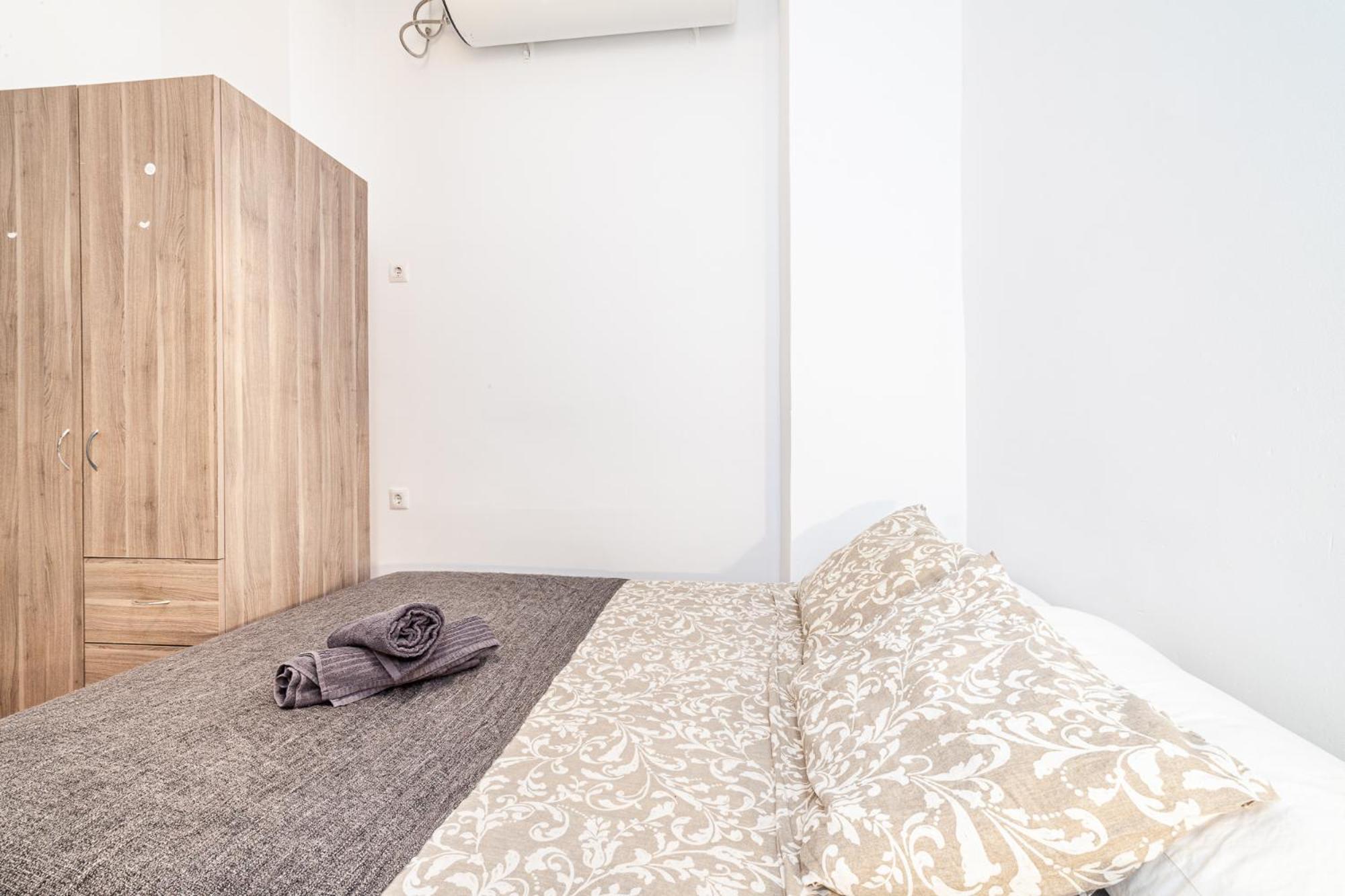 Balmes Private Rooms Барселона Екстериор снимка